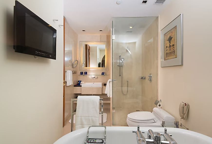 The Oberoi, Bengaluru Deluxe Rooms with Private Balcony 5