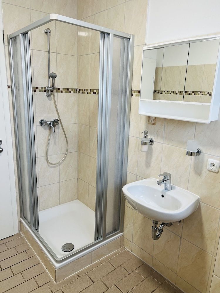 undefined M&M Hotel - Wilhelmsburg 10