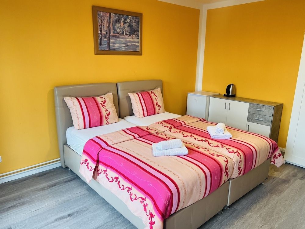 undefined M&M Hotel - Wilhelmsburg 2