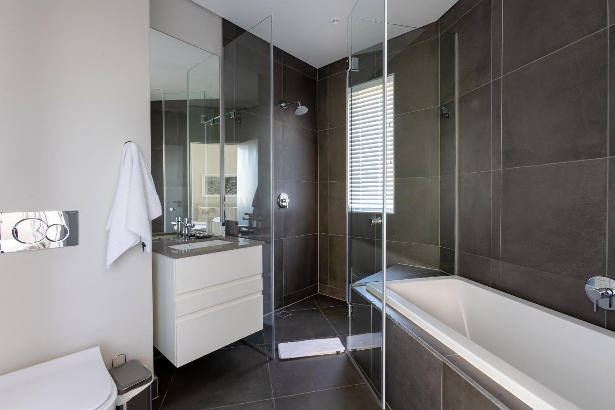undefined Axis Luxury Apartments by Century City Hotels 8