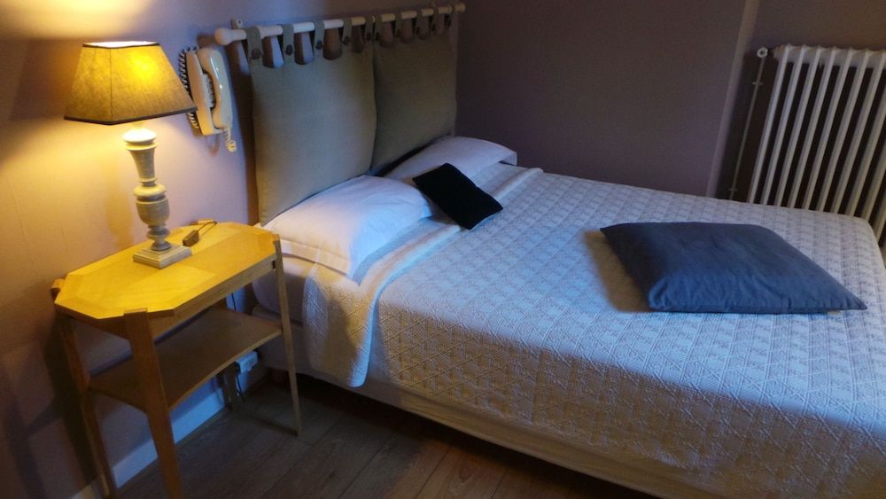 Single Room (4th floor no elevator)