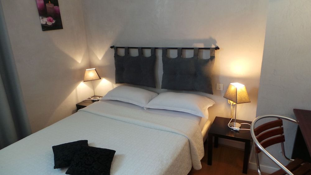 Single Room (4th floor no elevator)