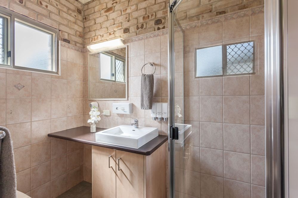 Highlander Motor Inn & Apartments Family Room 5