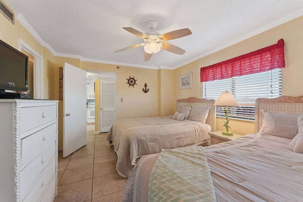 Condo, 3 Bedrooms (410)