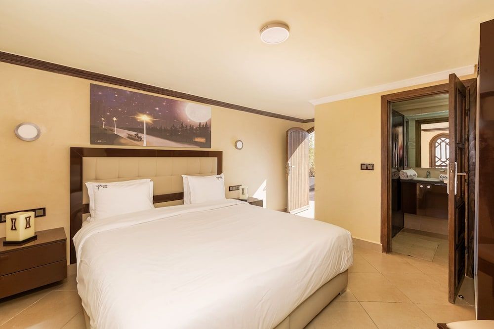 Riad Ushuaia la Villa - Centre Marrakech Deluxe Villa, Terrace, Pool View 15