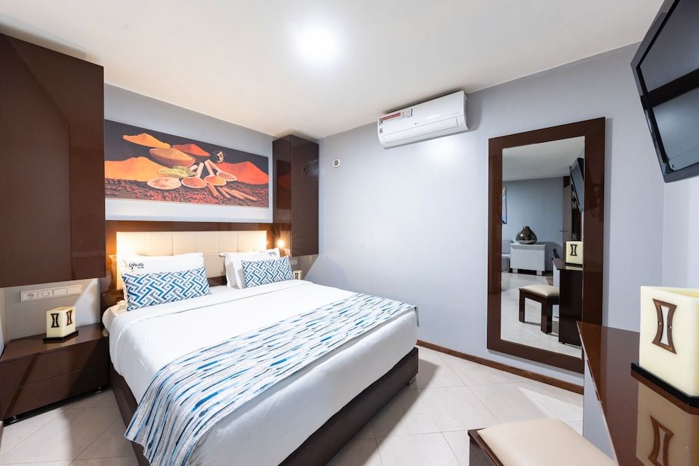 Riad Ushuaia la Villa - Centre Marrakech Deluxe Villa, Terrace, Pool View 8