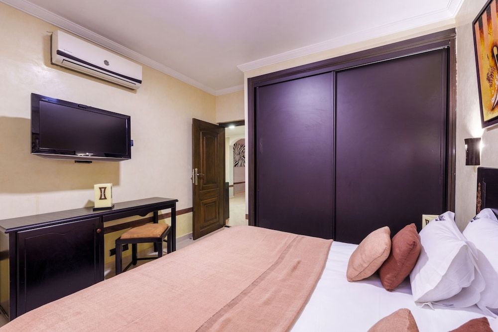 Riad Ushuaia la Villa - Centre Marrakech Deluxe Villa, Terrace, Pool View 21