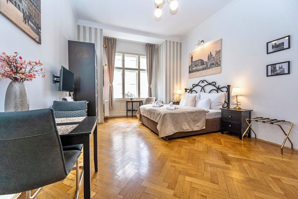 The Old Town Square & Parizska Apartments Design Apartment, Kitchenette, Courtyard View (St. Nicholas)