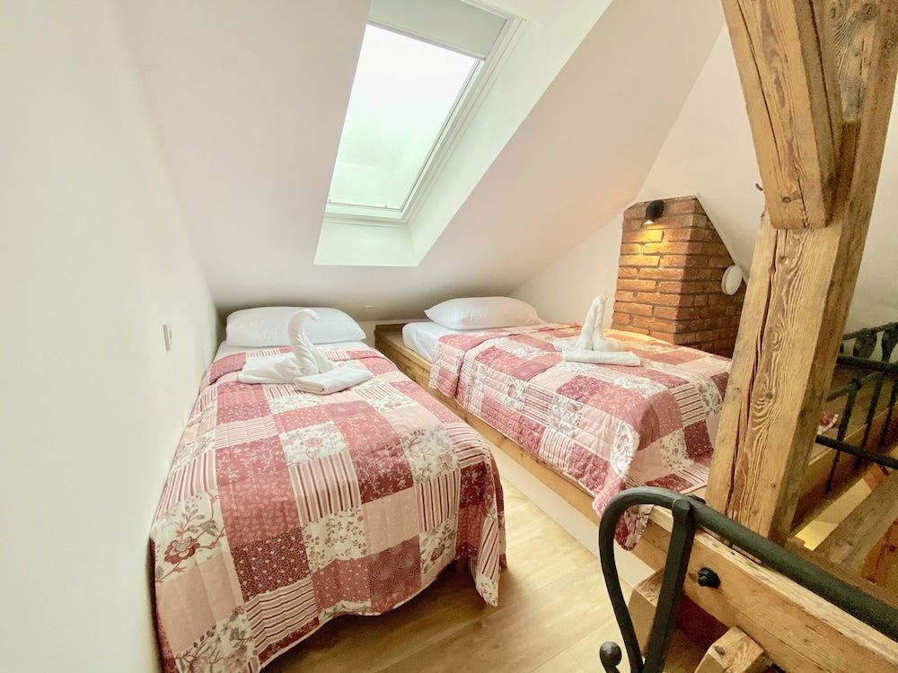 The Old Town Square & Parizska Apartments Design Quadruple Room, 1 Bedroom, Kitchenette, City View 5