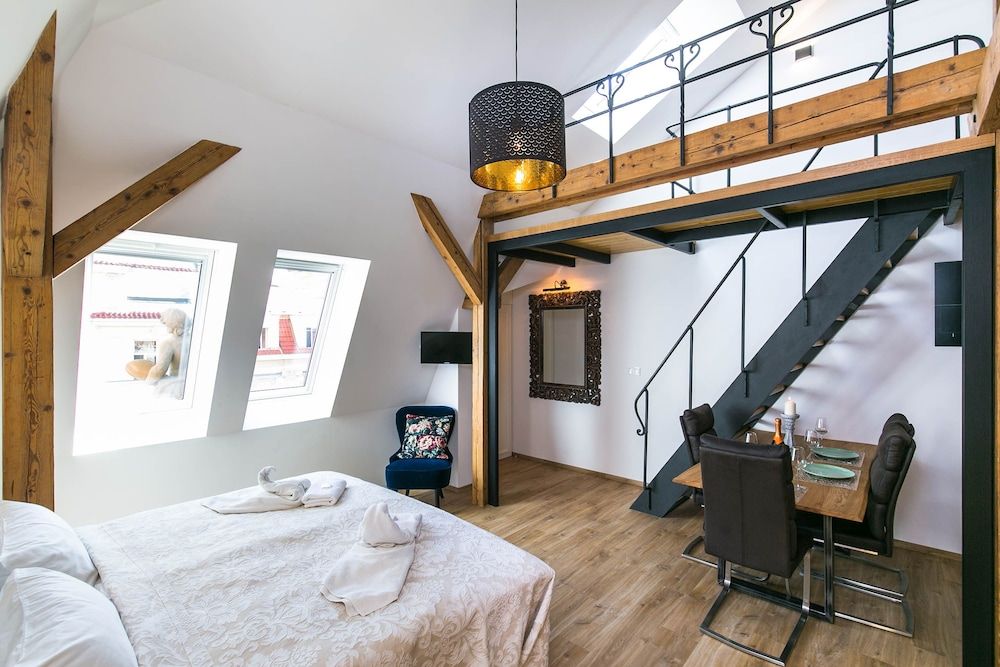 The Old Town Square & Parizska Apartments Design Quadruple Room, 1 Bedroom, Kitchenette, City View 4