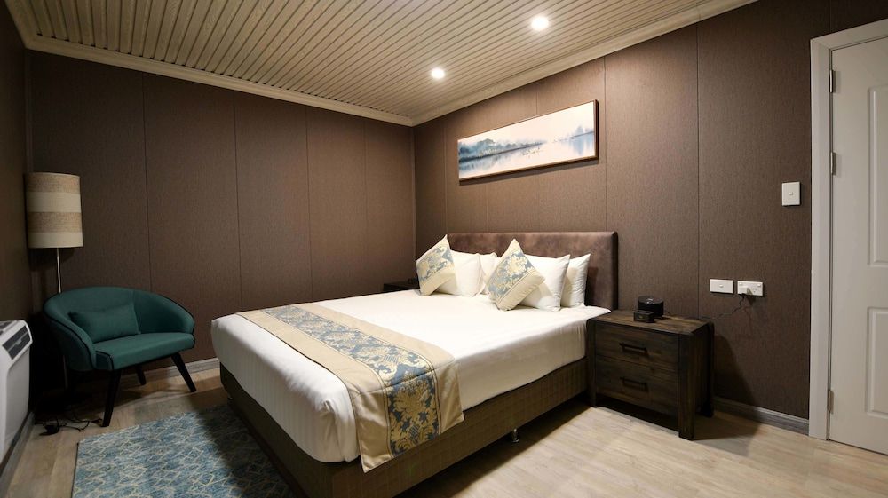 Executive King Suite