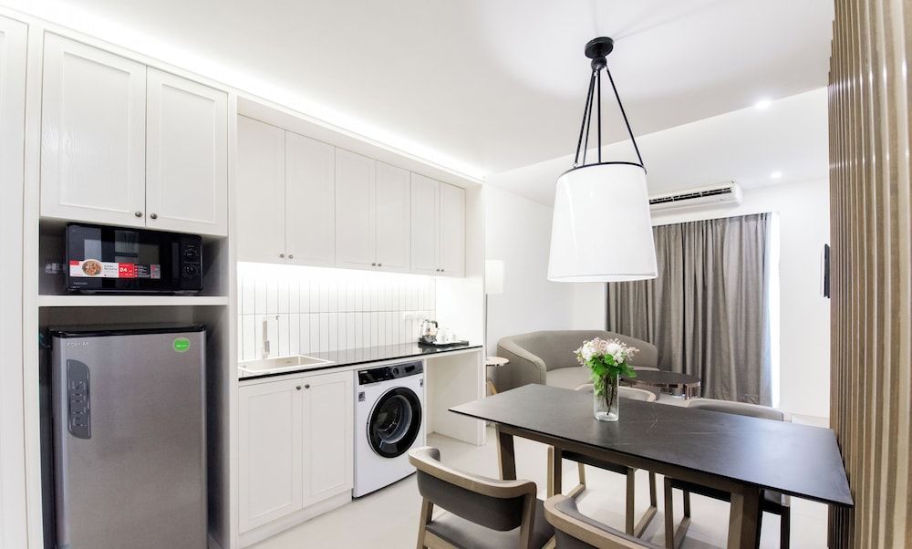 Marina House MUAYTHAI Ta-iad Phuket One Bedroom Suite Pool Facing 2