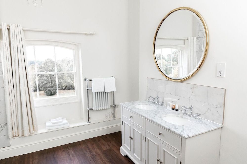 Winstanley House Deluxe Suite 4