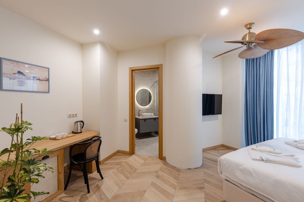 MiraMar Luxury Residences Standard Double or Twin Room 7