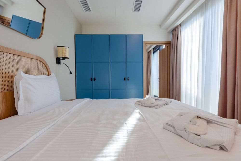 undefined MiraMar Luxury Residences 7