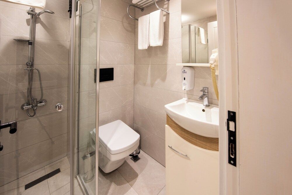 undefined B Guest Hotel 7