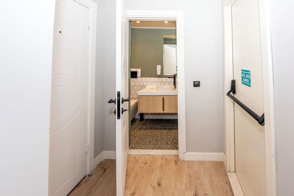 undefined B Guest Hotel 9