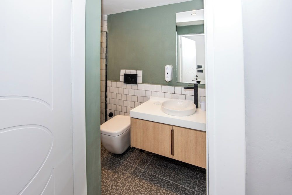 undefined B Guest Hotel 8