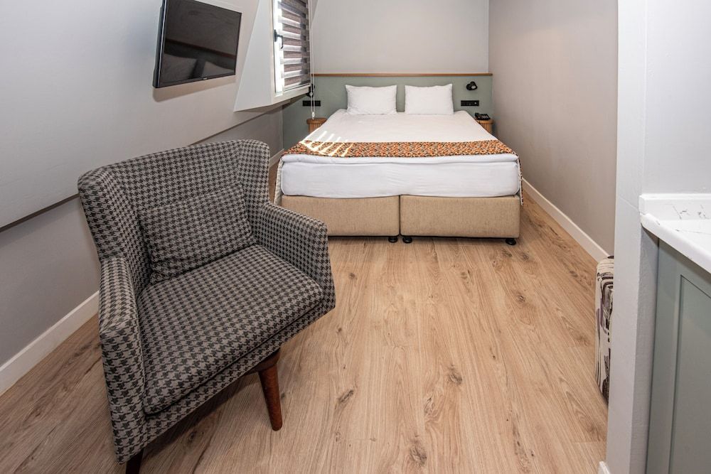 undefined B Guest Hotel 5