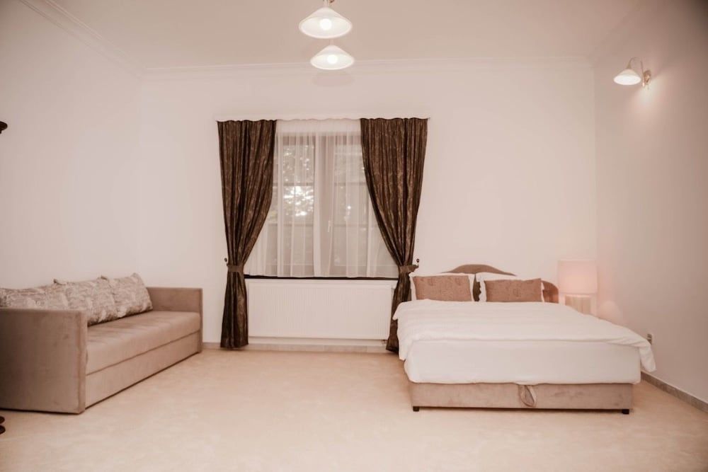 Presidential Apartment, Garden View