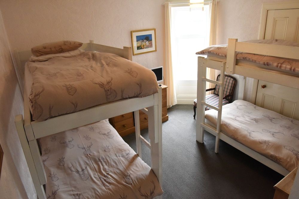 Bunk Room for 4 - (Private 4 bed Bunk Room - Shared bathroom)