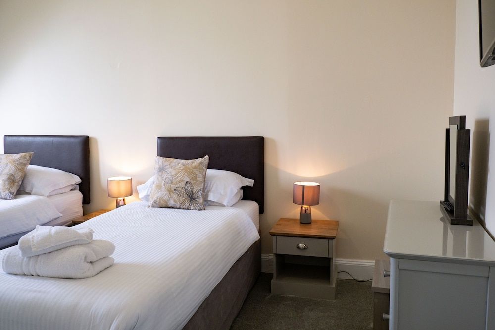 Twin Room, Shared Bathroom