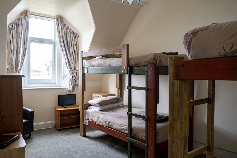 Bunk Room for 4 - (Private 4 bed Bunk Room - Shared bathroom)