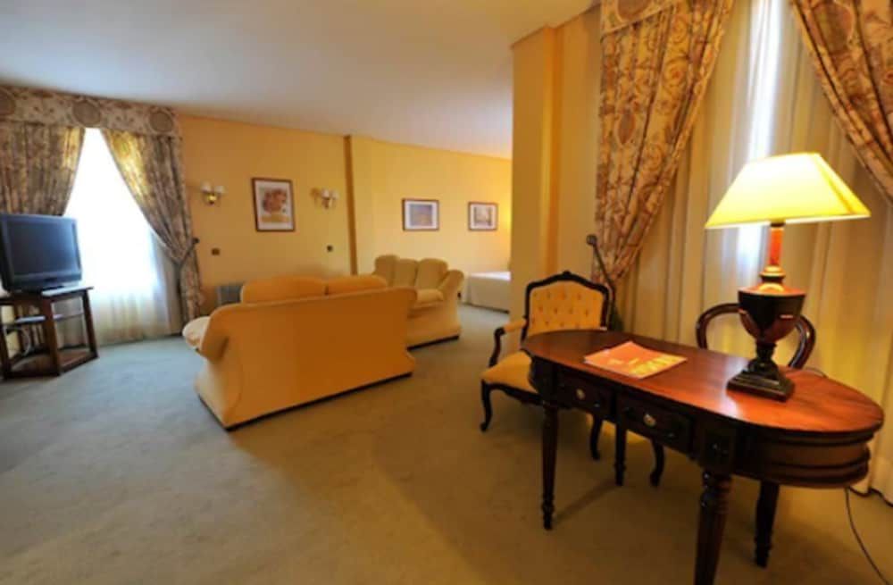 Hotel Lozano Junior Suite 2