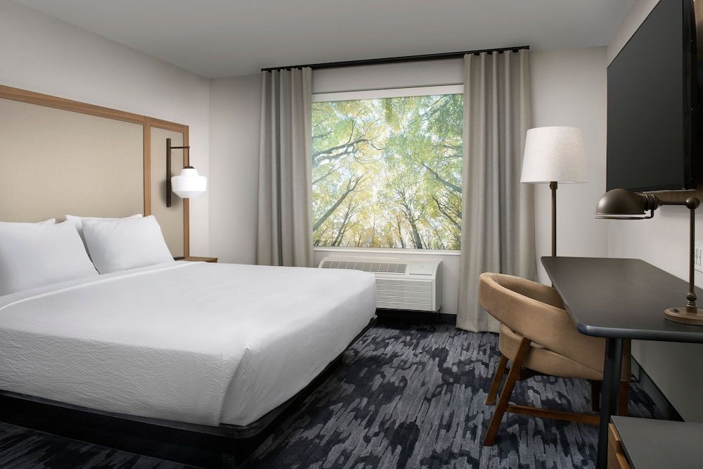 Room, 1 King Bed (Mobility Accessible, Roll-in Shower)