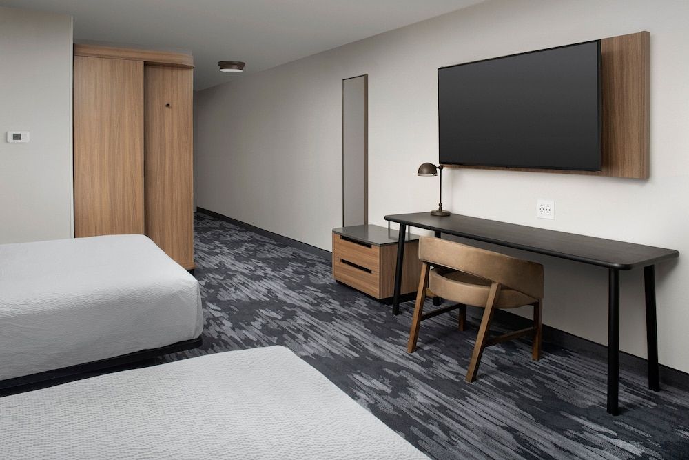 Room, 2 Queen Beds (Mobility Accessible, Tub)