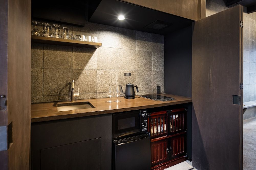 Rinn Premium Machiya Townhouse Kyoto Nijo Castle North Private Vacation Home, For 7 People 9