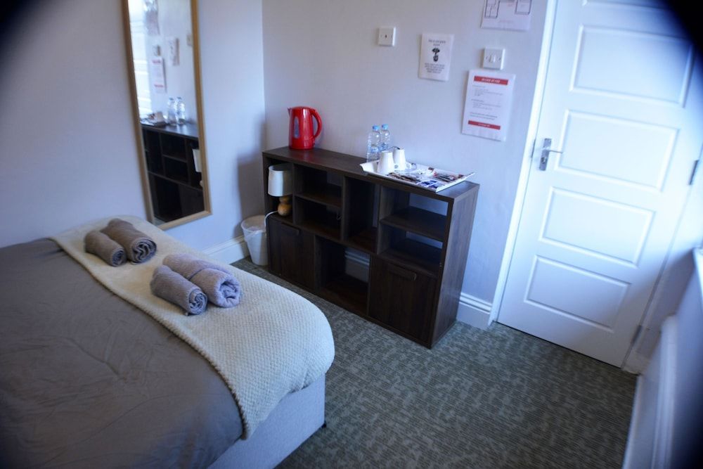 Gorton Mount Hotel Manchester Basic Double Room 9