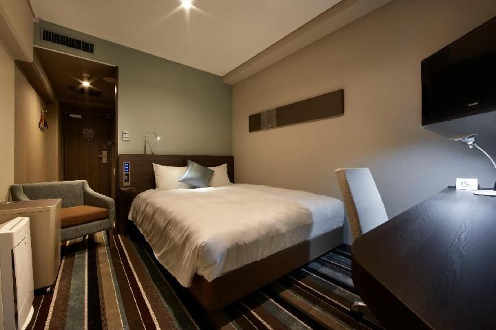 Small Double Room - Lounge Access, Complimentary Light Breakfast Included, Non-Smoking