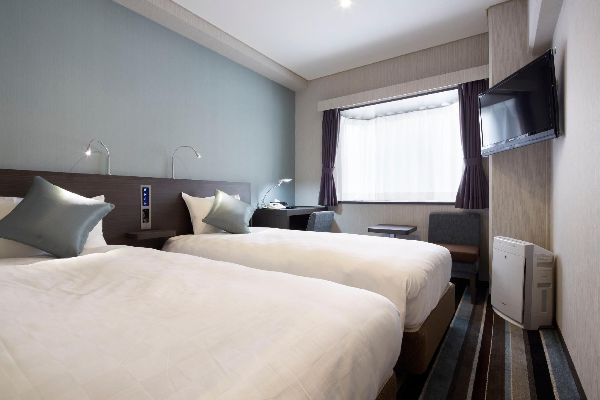 Twin Room - Non-Smoking, Lounge Access and Complimentary Light Breakfast Included
