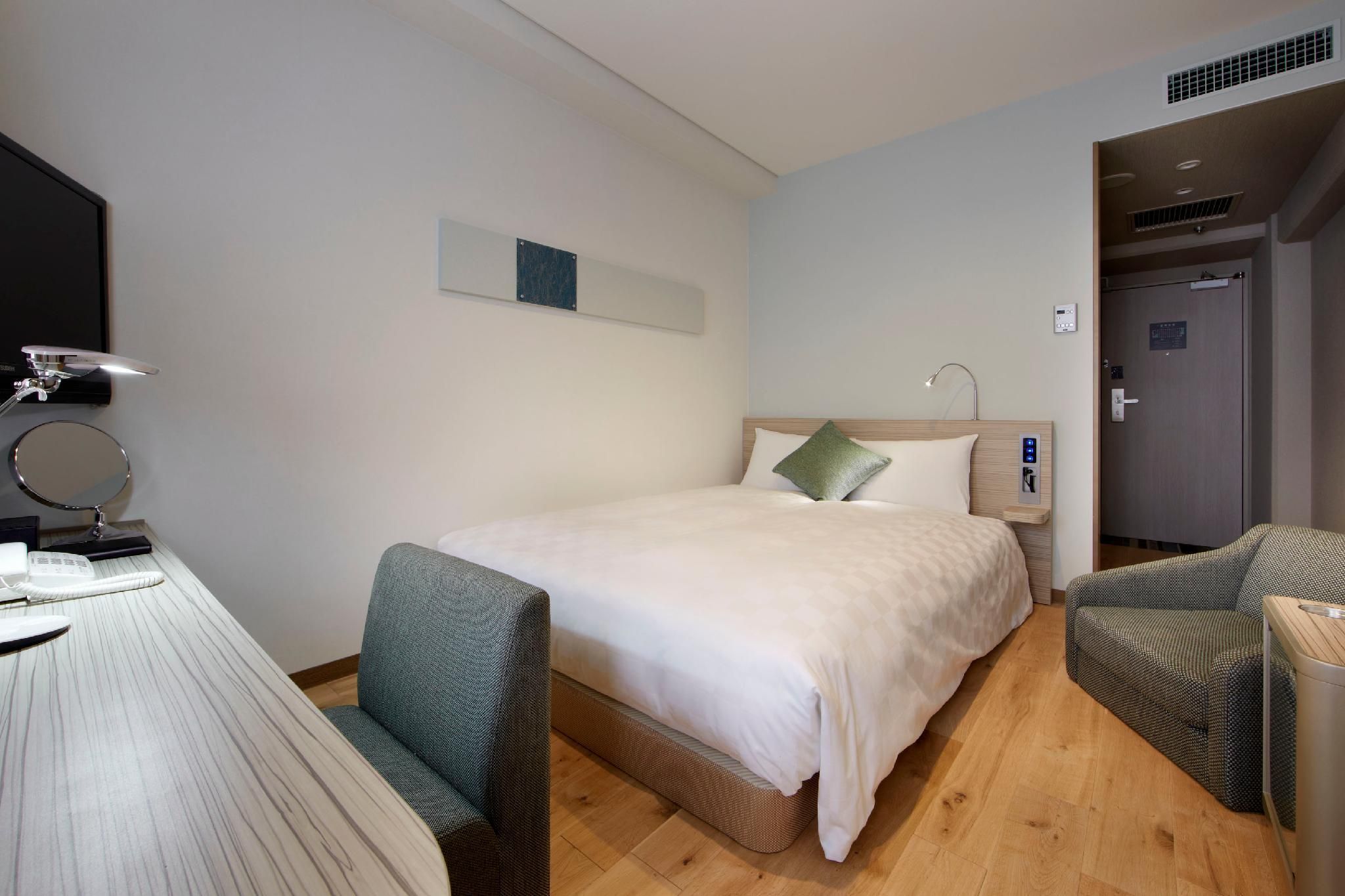 Small Double Room - Wooden Floor, Lounge Access, Complimentary Light Breakfast Included, Non-Smoking