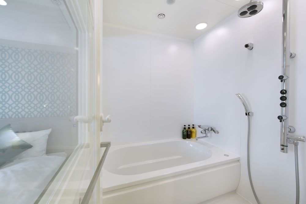 Large Twin Room - Non-Smoking with Lounge Access & Complimentary Light Breakfast Included