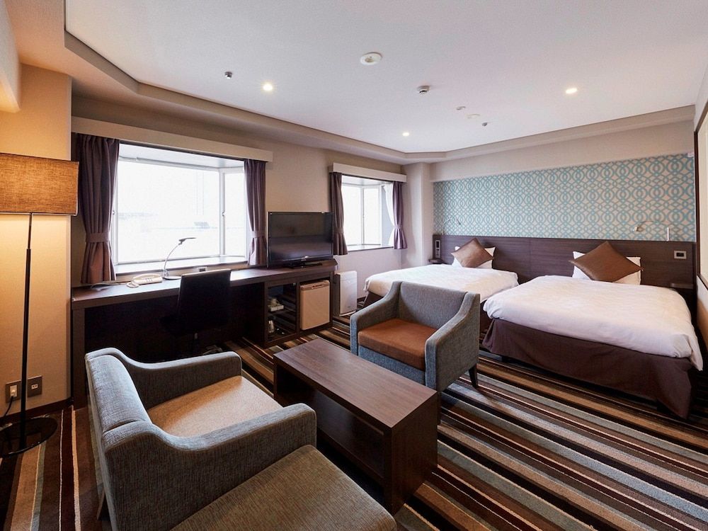 Large Twin Room - Non-Smoking with Lounge Access & Complimentary Light Breakfast Included