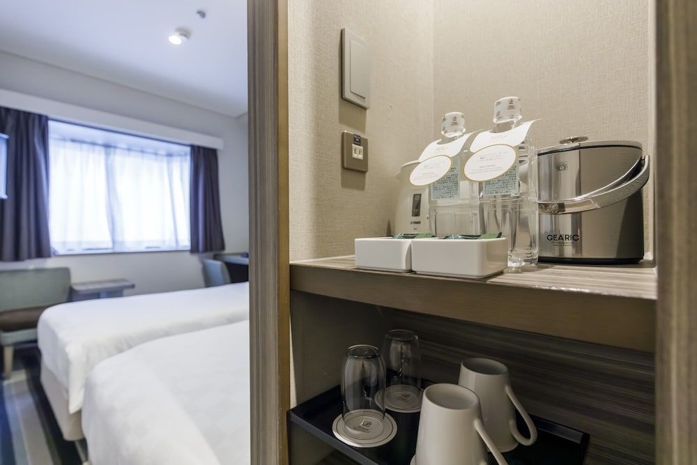 Twin Room - Non-Smoking with Lounge Access & Complimentary Light Breakfast Included
