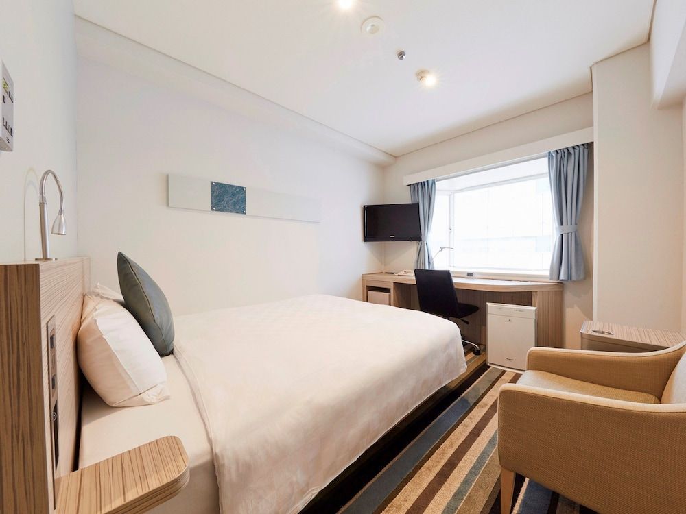 Small Double Room - Non-Smoking, Lounge Access and Complimentary Light Breakfast Included