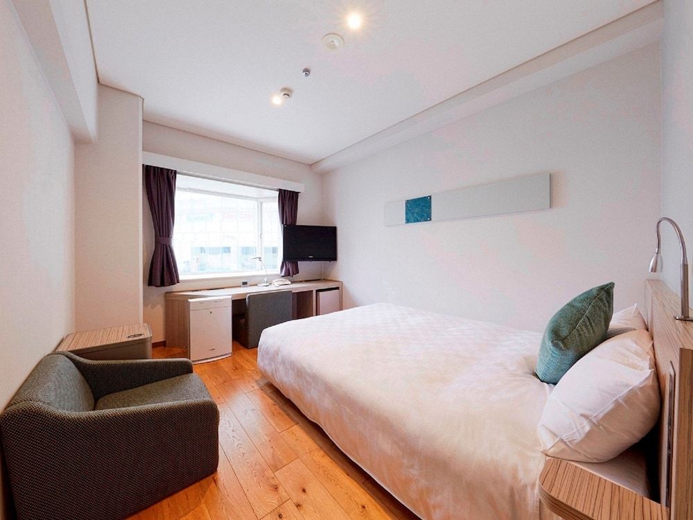 Small Double Room - Non-Smoking(Wooden floor) Lounge Access & Complimentary Light Breakfast Included