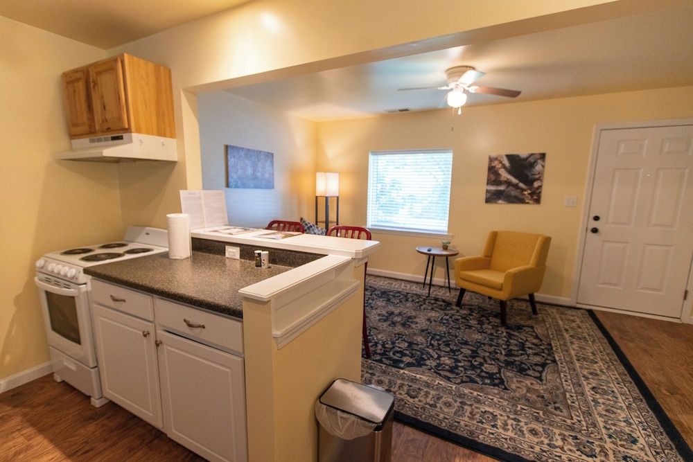 Howard's Creek Inn Apartment 5