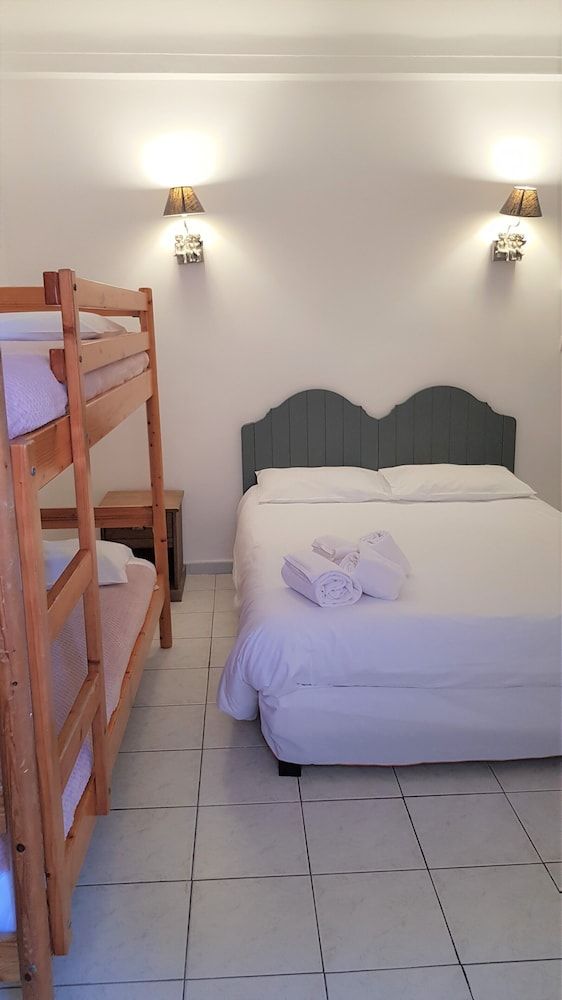 Quadruple Room (Cour)