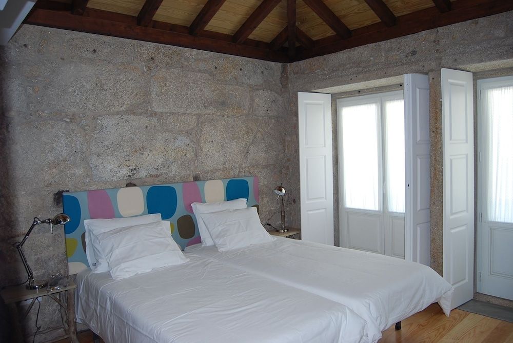Studio, Balcony (Traves)