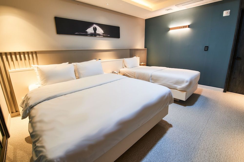 West In Hotel VIP Twin Residence Pension 2