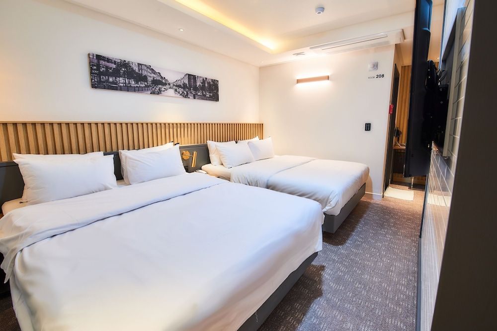 West In Hotel Royal Suite Residence Pension 6