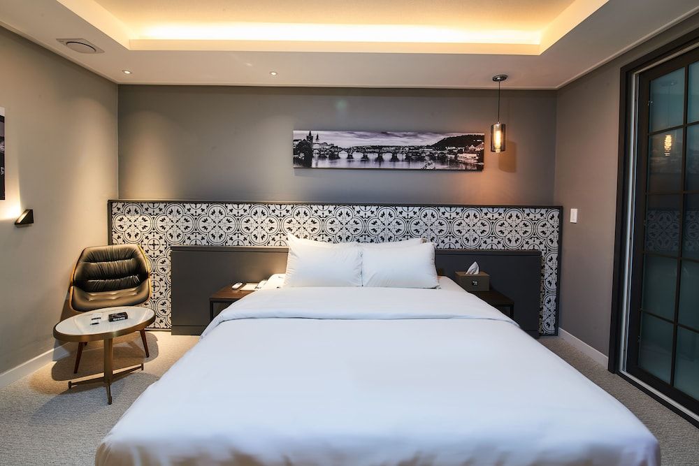 West In Hotel VIP Residence Pension 3