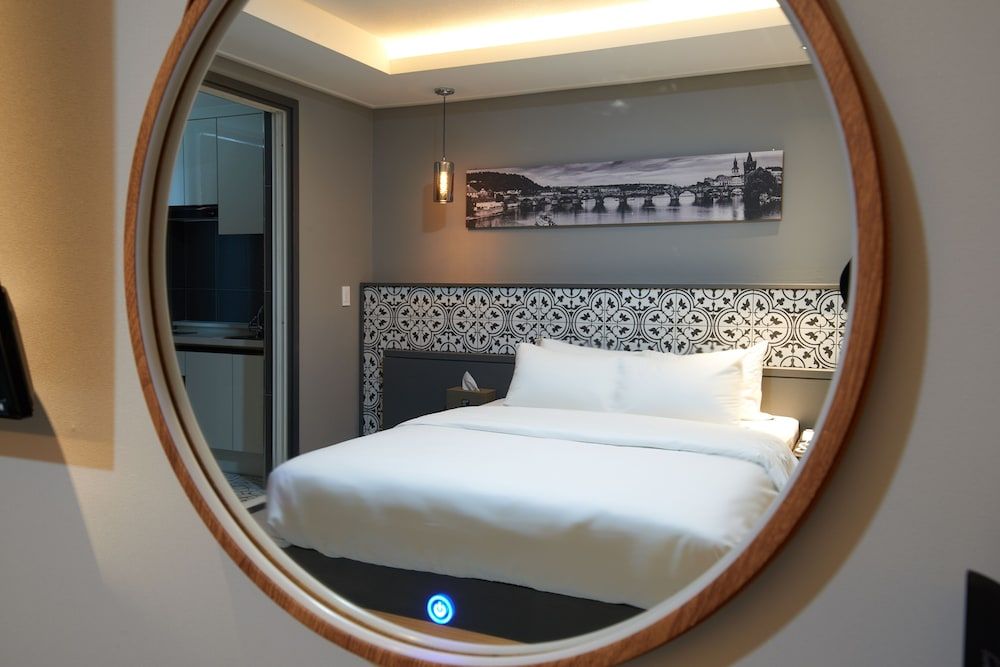 West In Hotel VIP Residence Pension 6