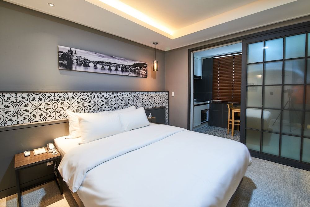 West In Hotel VIP Residence Pension 2