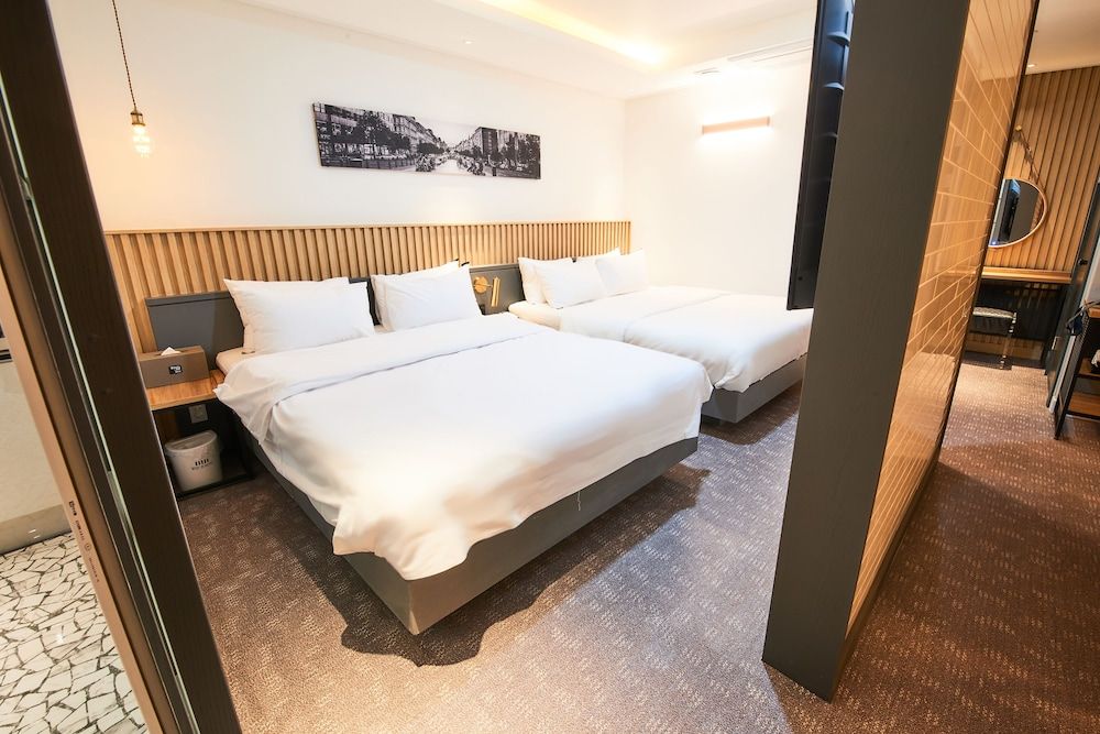 West In Hotel Royal Suite Residence Pension 3