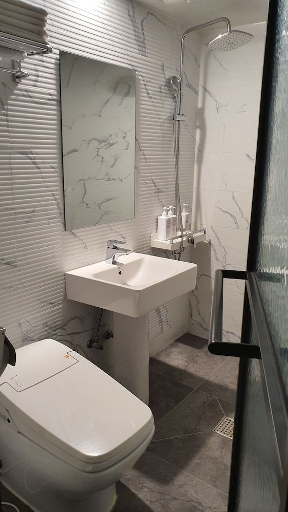 West In Hotel VIP Twin Residence Pension 9